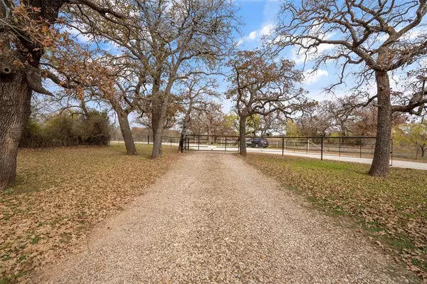 300 Nichols Court, Granbury, TX 76049