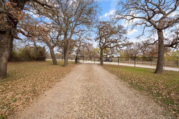 300 Nichols Court, Granbury, TX 76049