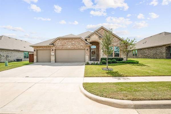 509 Smart Strike Trail,  Granbury,  TX 76049