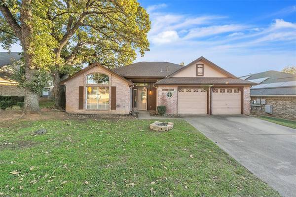 2802 Glen Ridge Drive, Arlington, TX 76016