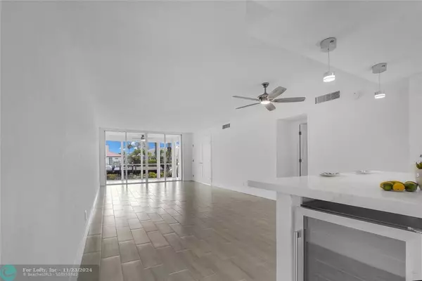 Lighthouse Point, FL 33064,3000 NE 48th Ct  #105