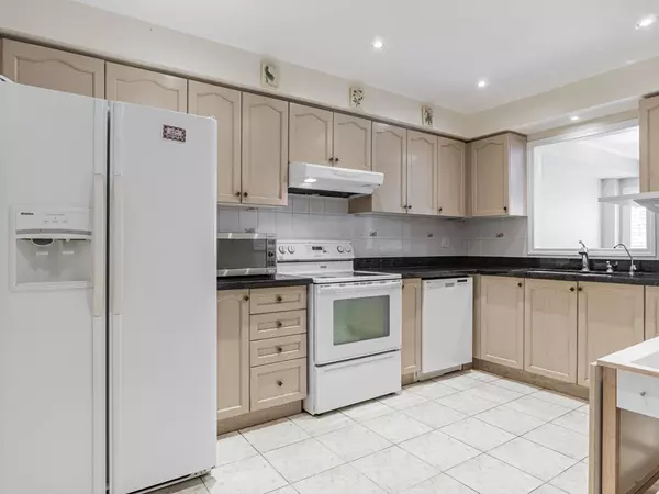 Mississauga, ON L5M 6R4,3856 Coachman CIR