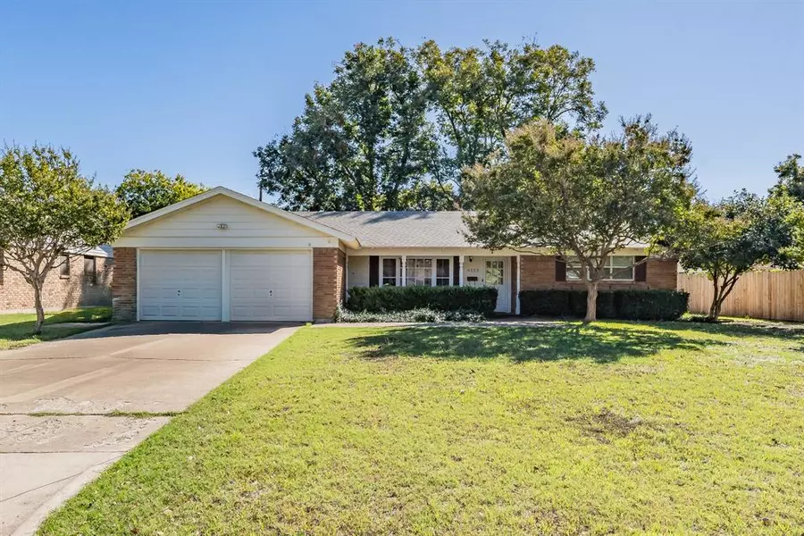 6113 Trail Lake Drive, Fort Worth, TX 76133