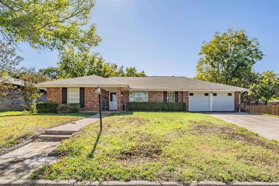 5017 Whistler Drive, Fort Worth, TX 76133