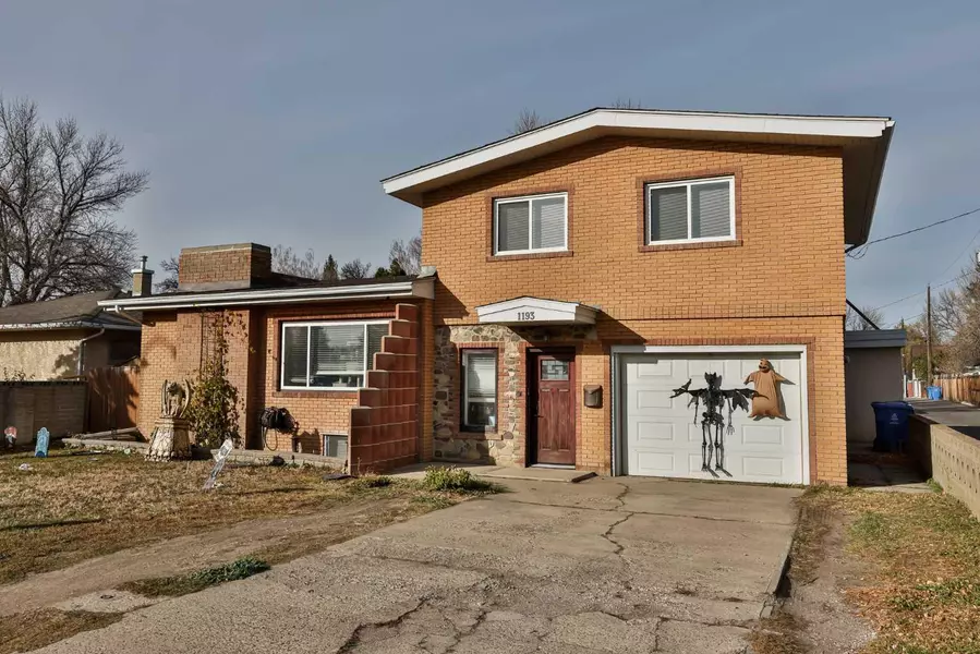 1193 Scenic DR South, Lethbridge, AB T1K 1M1