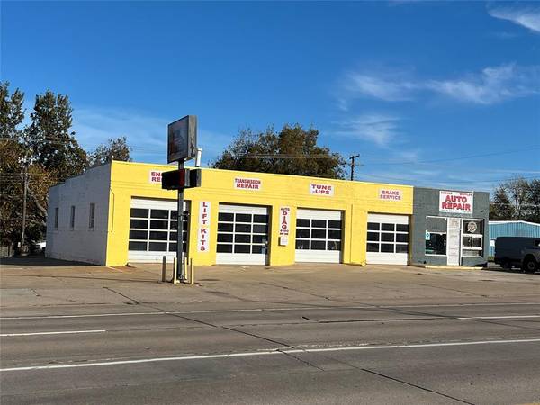 1001 W main Street, Yukon, OK 73099