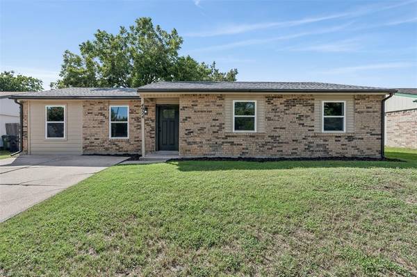 4924 Sandalwood Lane, Arlington, TX 76017