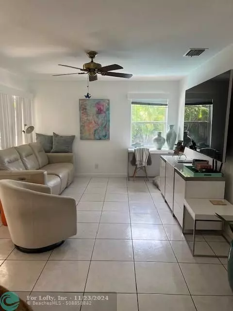 Boca Raton, FL 33487,177 Mohigan Cir