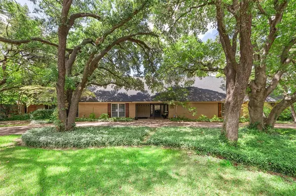 4208 Warnock Court, Fort Worth, TX 76109