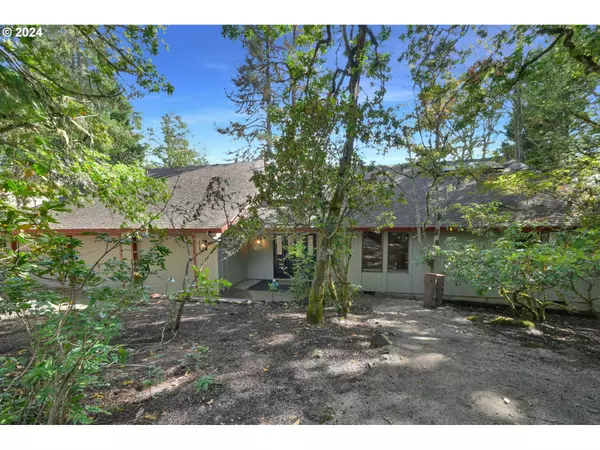 Eugene, OR 97405,3952 S RIDGE DR