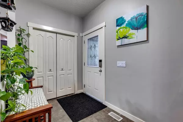 Calgary, AB T3H0B3,136 Cougartown Close SW