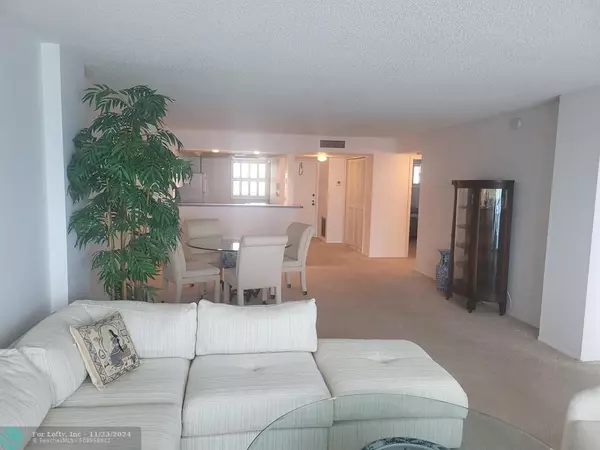 Pompano Beach, FL 33062,1012 N Ocean Blvd  #1006