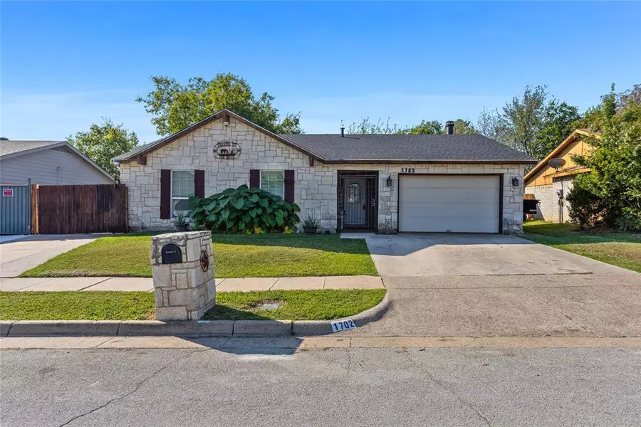 1702 Dorchester Drive, Arlington, TX 76014