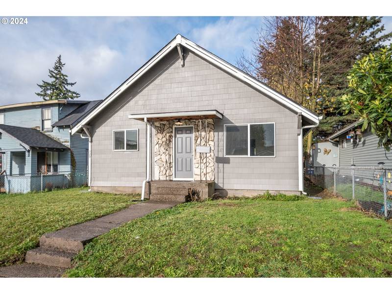 329 19TH AVE, Longview, WA 98632