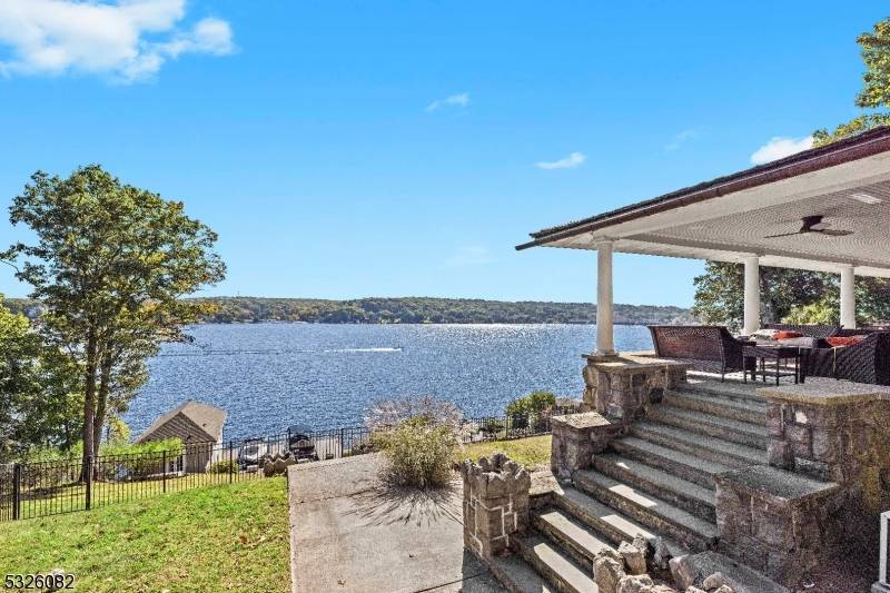 331 Lakeside Blvd, Hopatcong Boro, NJ 07843