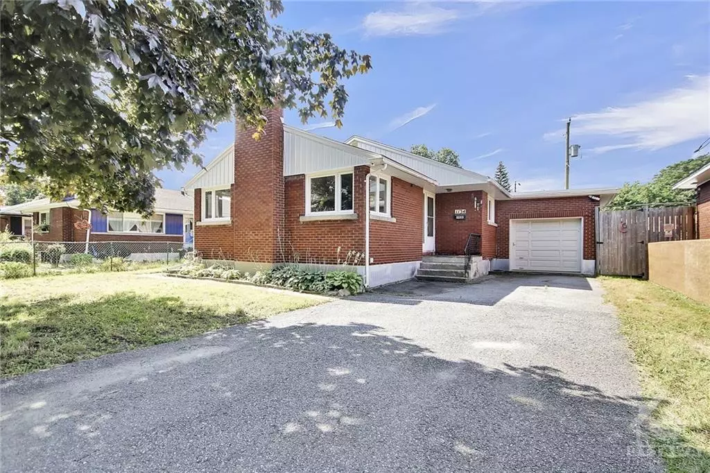 Ottawa, ON K2C 2T1,1134 WOODROFFE AVE