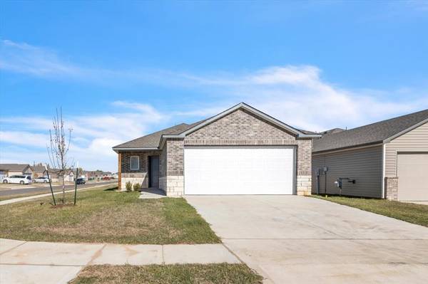 12113 SW 33 Street, Yukon, OK 73099