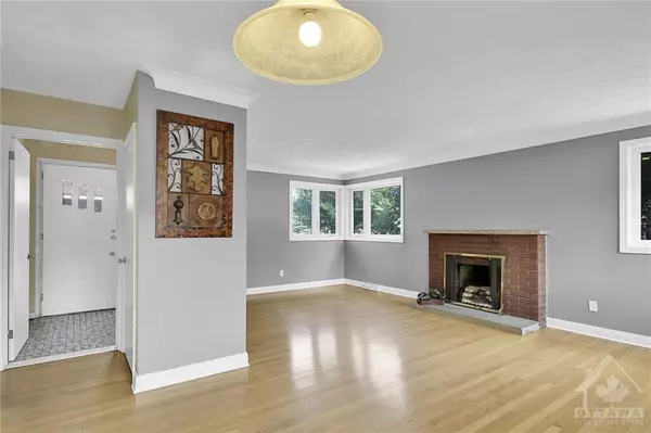 Ottawa, ON K2C 2T1,1134 WOODROFFE AVE