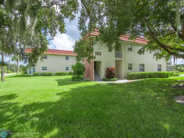 Vero Beach, FL 32962,102 Royal Oak Dr  #203