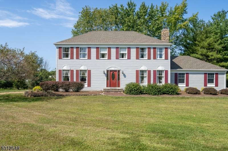 18 Rittenhouse Cir, Raritan Twp., NJ 08822