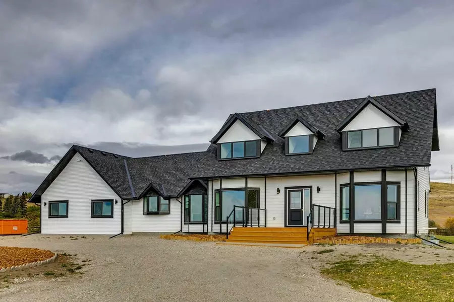 262150 Horse Creek RD, Rural Rocky View County, AB T4C 1A4