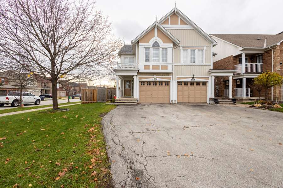 6912 Elliott Parliament ST, Mississauga, ON L5W 1B5