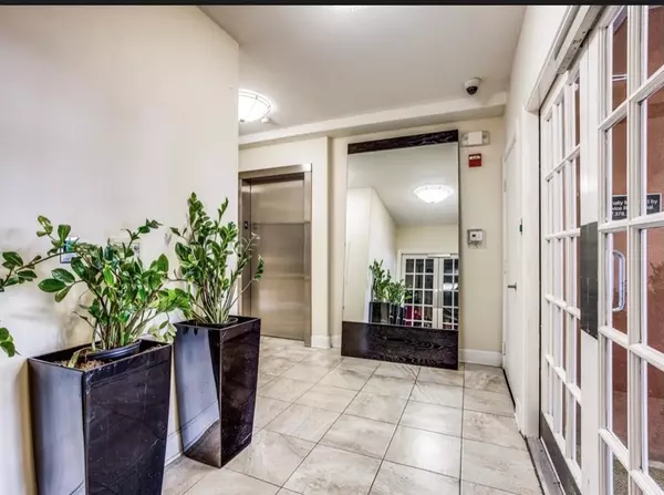 Dallas, TX 75219,3818 Holland Avenue #305