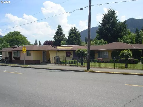 48074 E 1ST ST, Oakridge, OR 97463