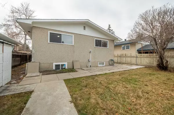 Calgary, AB T2B 0H7,3407 30A AVE Southeast