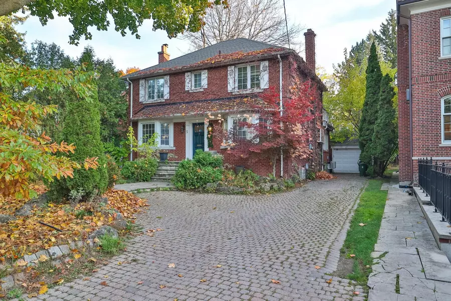 5 Apsley RD, Toronto C04, ON M5M 2X7