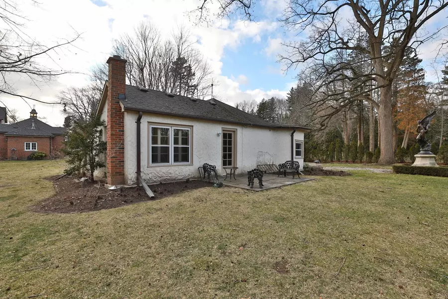 243 Shoreacres RD #Cottage, Burlington, ON L7L 2H3