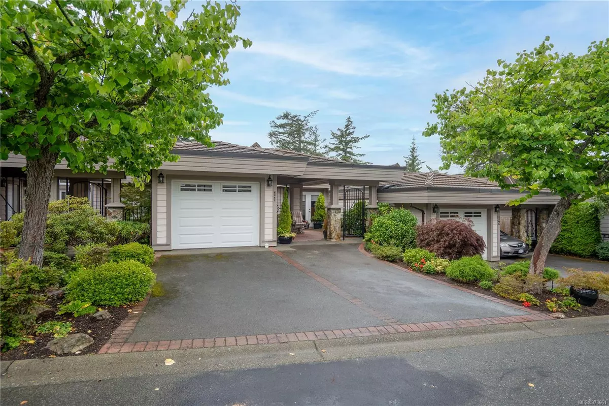 Saanich, BC V8Y 3G5,934 Boulderwood Rise #11