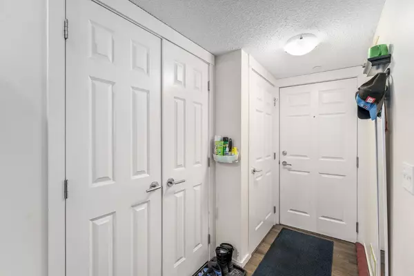 Calgary, AB T2Z 4R2,755 Copperpond BLVD Southeast #4101