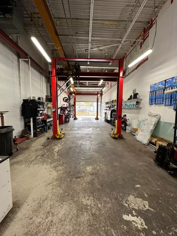 Richmond Hill, ON L4C 2Y3,110 Industrial RD #unit B