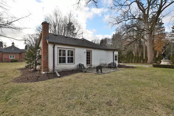 243 Shoreacres RD #Cottage, Burlington, ON L7L 2H3