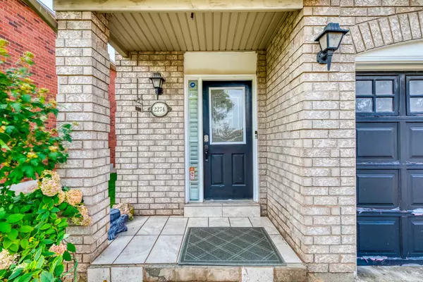 Oakville, ON L6M 4A8,2274 Grouse LN