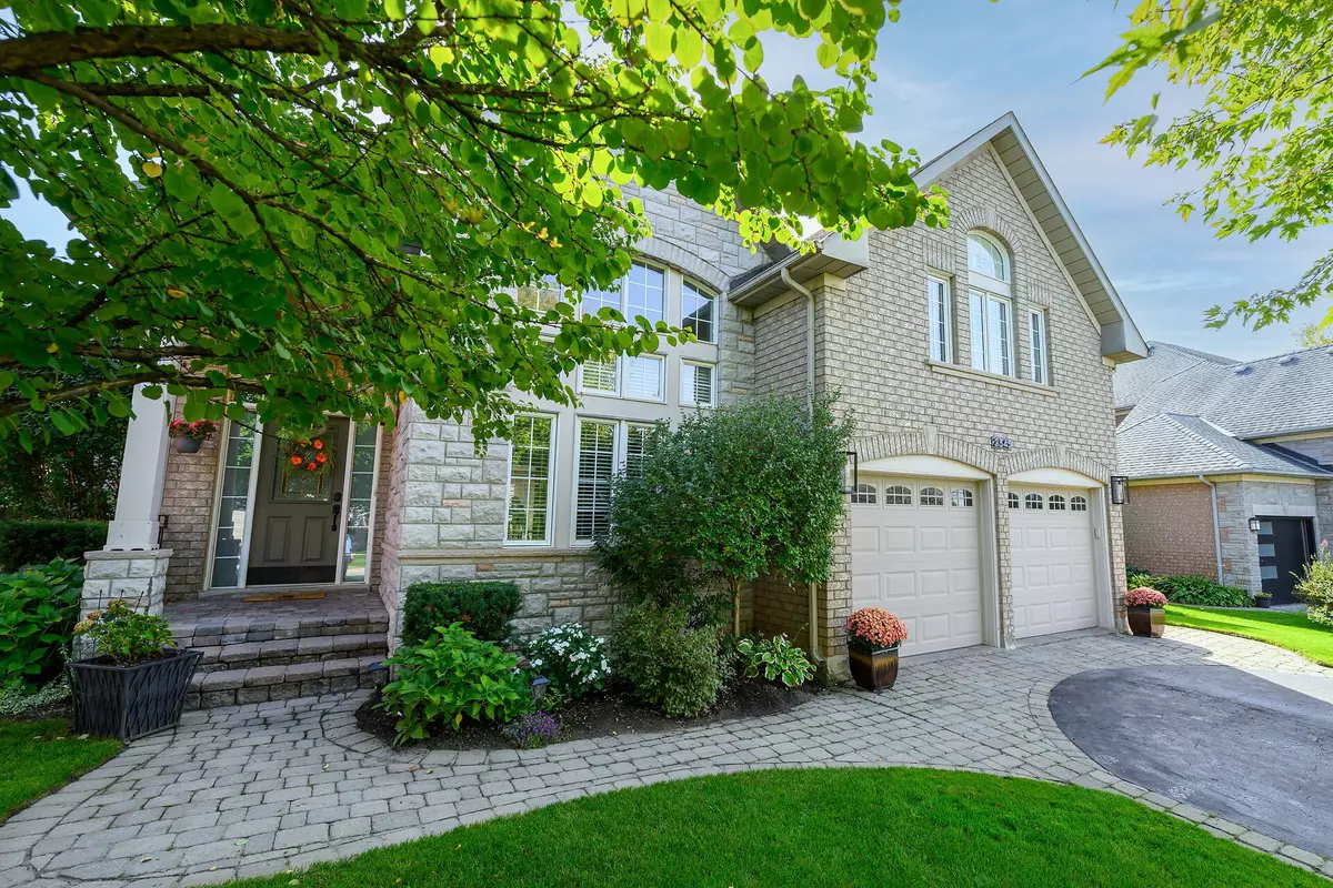 Oakville, ON L6M 3C7,2345 Carpenters CIR