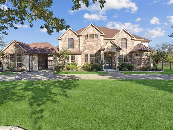 2056 Willow Bend Drive, Oak Leaf, TX 75154