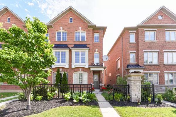 18 Shiraz DR, Brampton, ON L6R 0W7