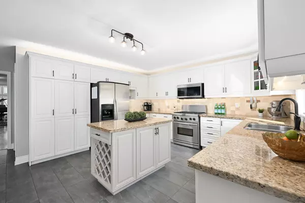 Oakville, ON L6M 3C7,2345 Carpenters CIR