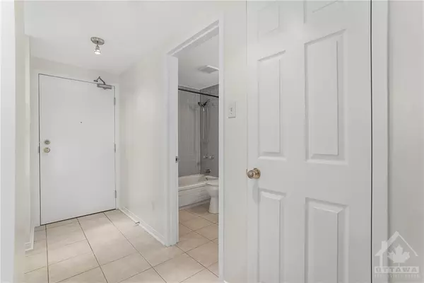 West Centre Town, ON K1Y 1L7,202 HINCHEY AVE #106