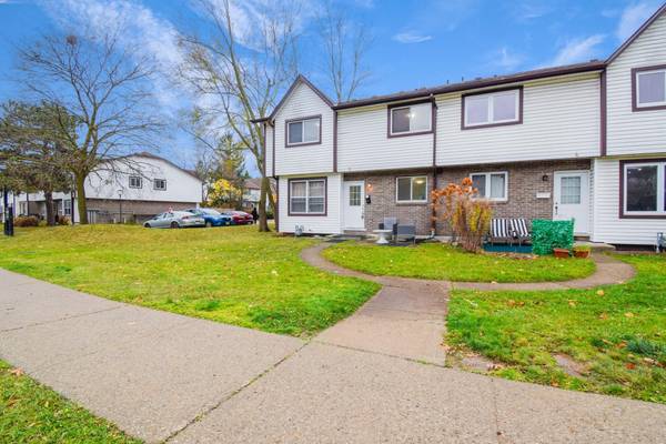 Kitchener, ON N2P 1L8,445 Pioneer DR #5