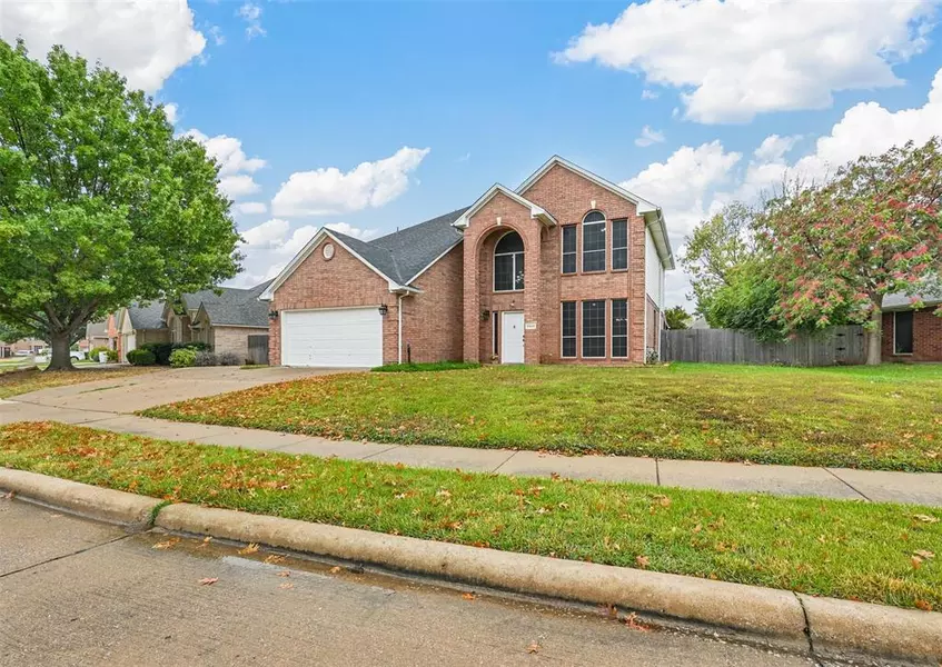 5828 Echo Bluff Drive, Haltom City, TX 76137