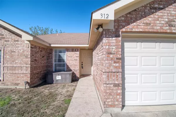 Saginaw, TX 76179,312 Willowstone Trail