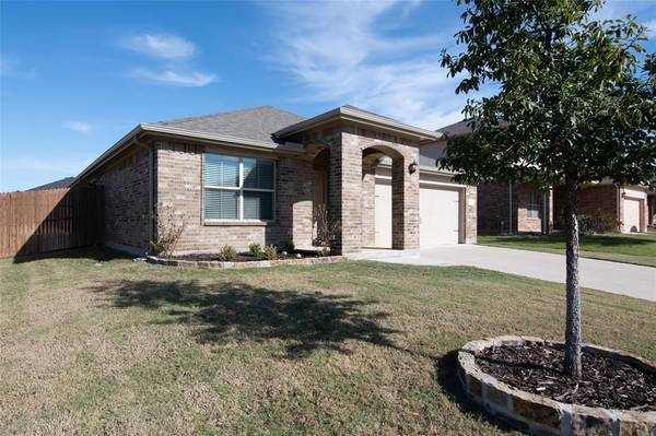 311 Triple Crown Lane, Ponder, TX 76259