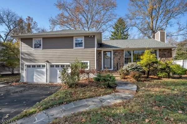 22 Broadlawn Dr, Livingston Twp., NJ 07039