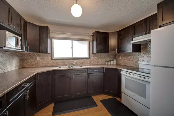 Calgary, AB T3B 2K8,4730 70 ST Northwest