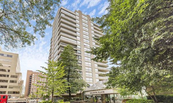 63 St Clair AVE W #107, Toronto C02, ON M4V 2Y9