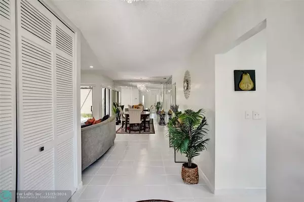 Pompano Beach, FL 33066,2624 Carambola Cir  #1710