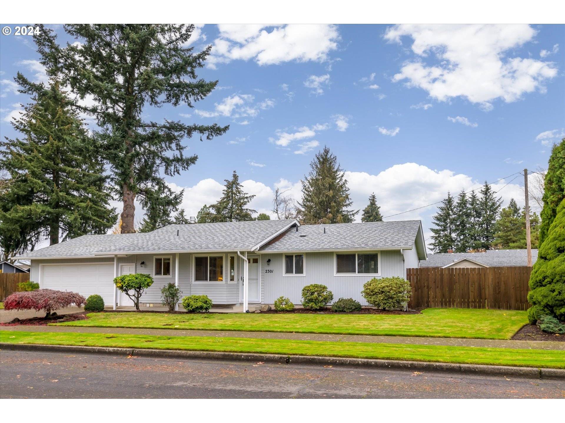 Eugene, OR 97408,2301 WILLONA DR